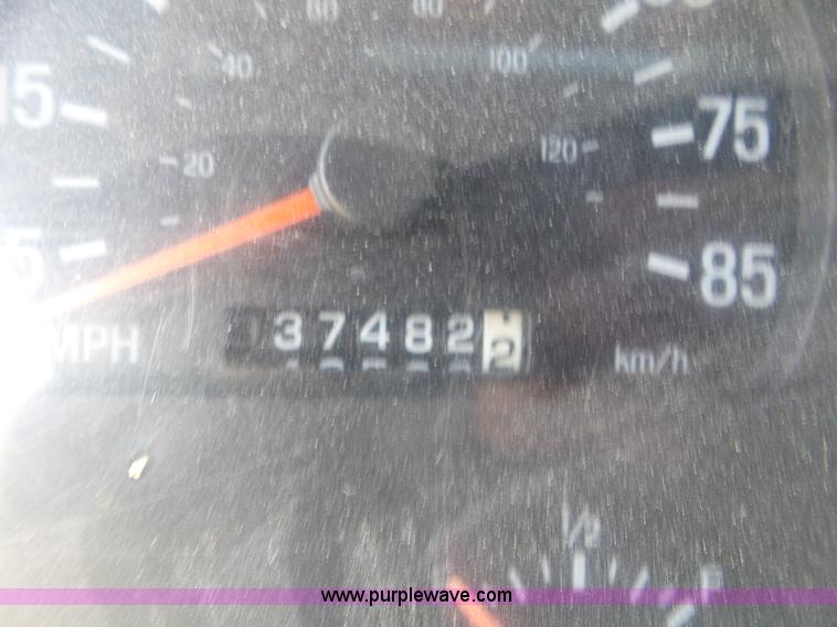 image for item L6851 1998 Ford AT9513 Aeromax 113 dump truck