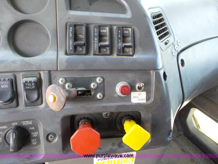 image for item L6851 1998 Ford AT9513 Aeromax 113 dump truck