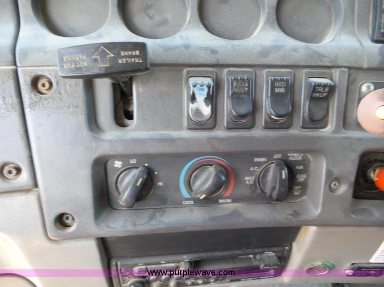 image for item L6851 1998 Ford AT9513 Aeromax 113 dump truck