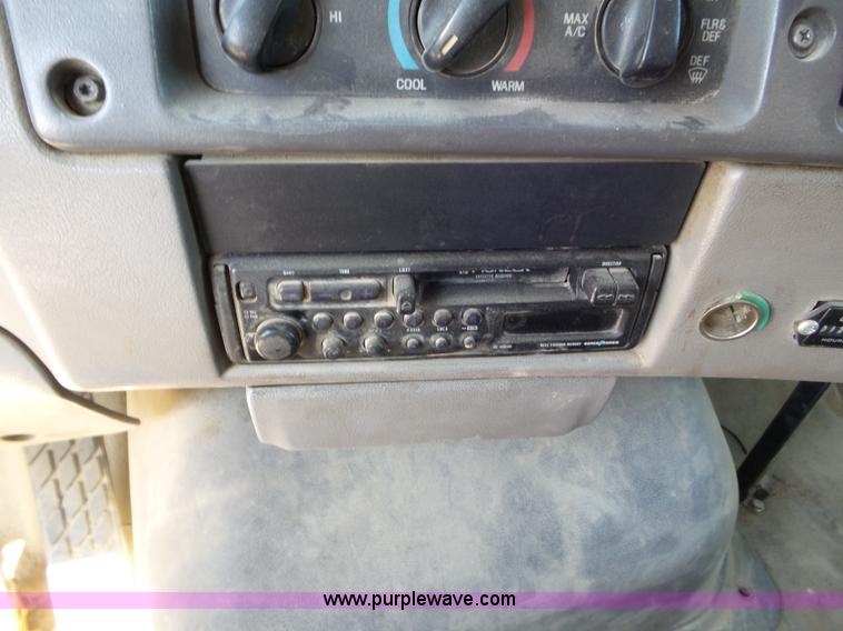 image for item L6851 1998 Ford AT9513 Aeromax 113 dump truck