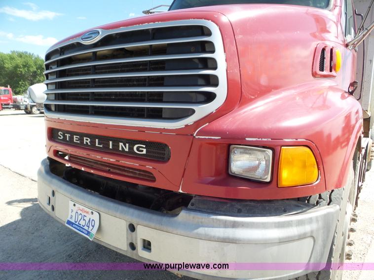 image for item L6851 1998 Ford AT9513 Aeromax 113 dump truck