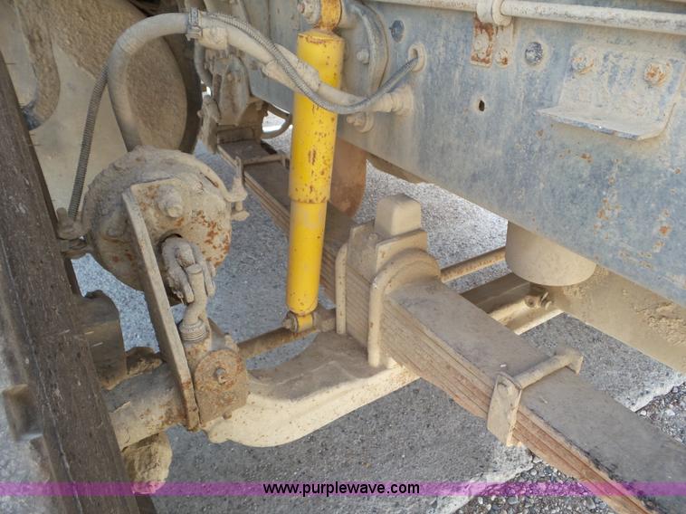 image for item L6851 1998 Ford AT9513 Aeromax 113 dump truck