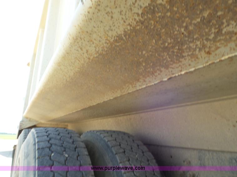 image for item L6851 1998 Ford AT9513 Aeromax 113 dump truck