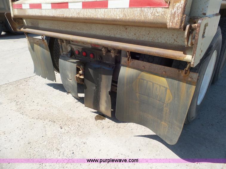 image for item L6851 1998 Ford AT9513 Aeromax 113 dump truck