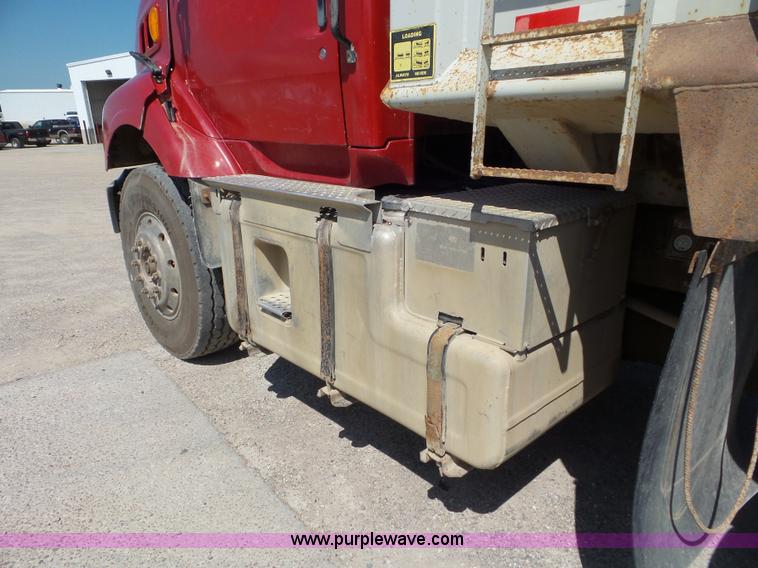 image for item L6851 1998 Ford AT9513 Aeromax 113 dump truck