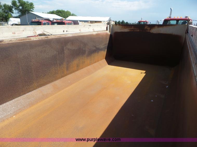 image for item L6851 1998 Ford AT9513 Aeromax 113 dump truck