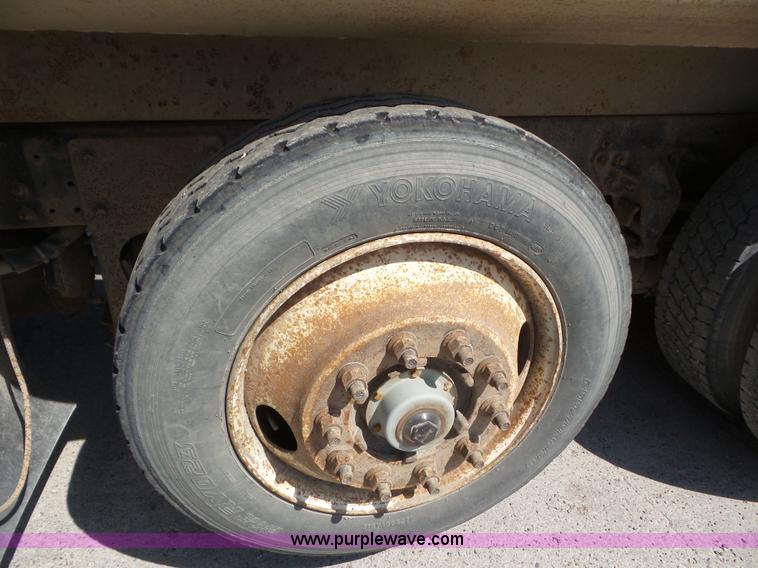 image for item L6851 1998 Ford AT9513 Aeromax 113 dump truck