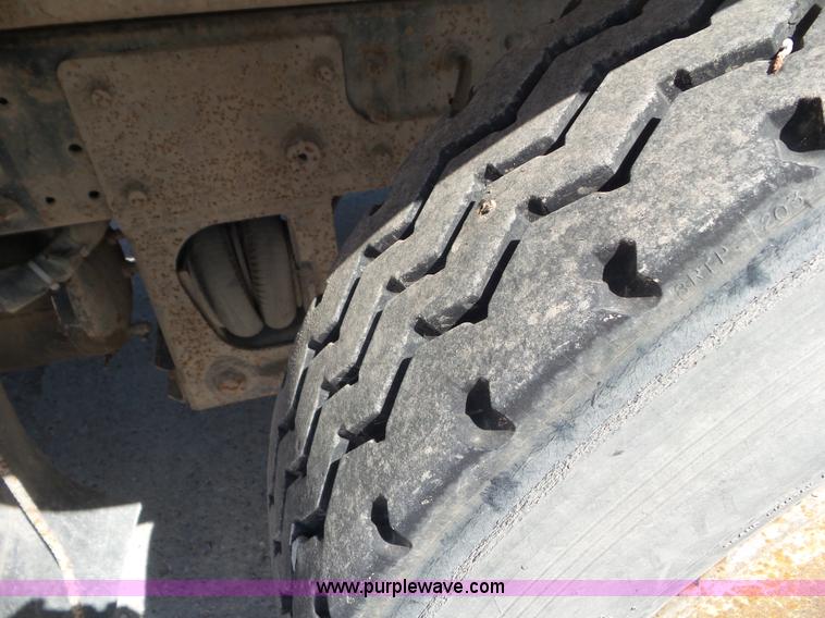 image for item L6851 1998 Ford AT9513 Aeromax 113 dump truck