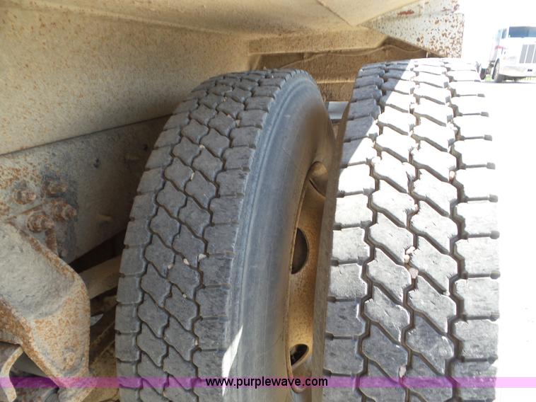 image for item L6851 1998 Ford AT9513 Aeromax 113 dump truck