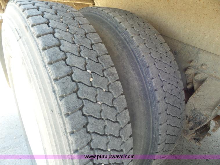 image for item L6851 1998 Ford AT9513 Aeromax 113 dump truck