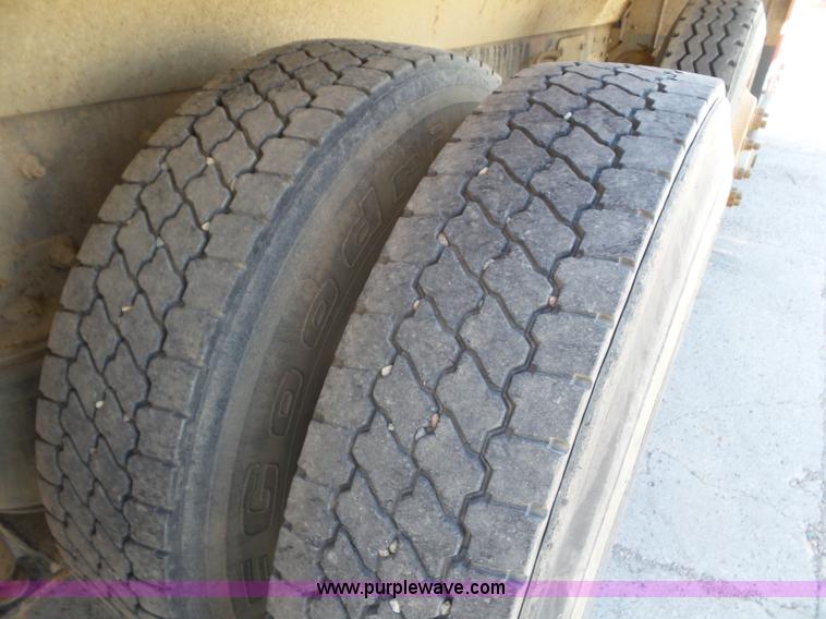 image for item L6851 1998 Ford AT9513 Aeromax 113 dump truck