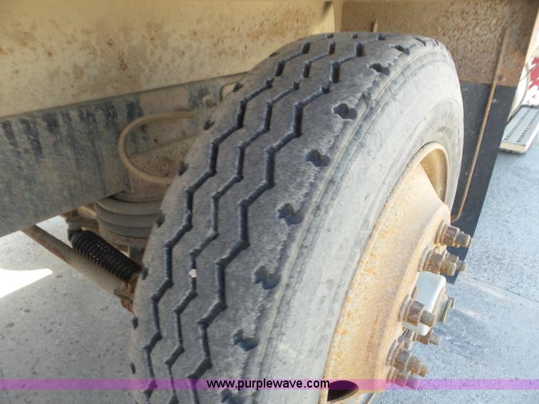 image for item L6851 1998 Ford AT9513 Aeromax 113 dump truck