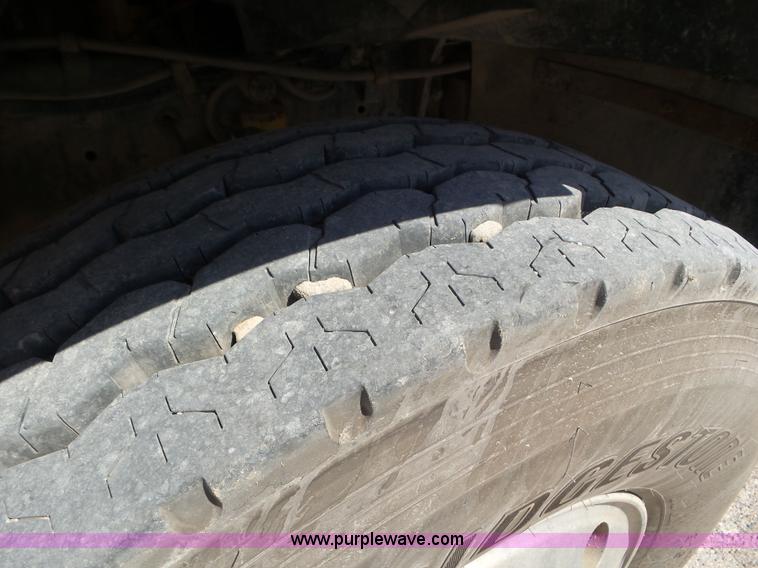 image for item L6851 1998 Ford AT9513 Aeromax 113 dump truck