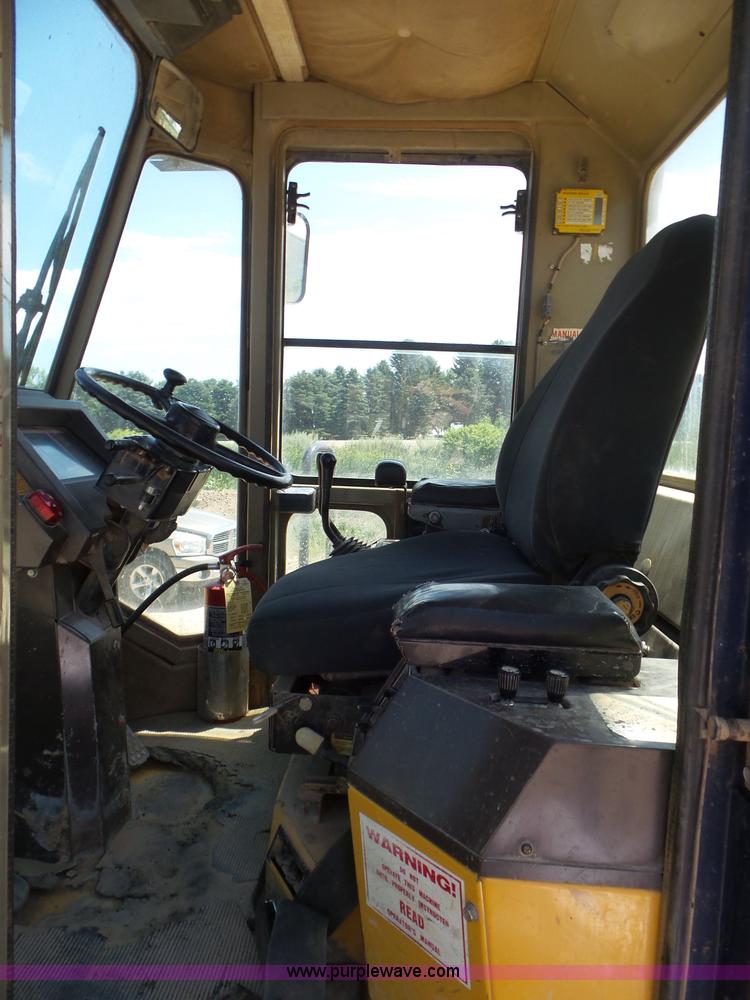 image for item L6854 1993 Komatsu WA450-2 wheel loader