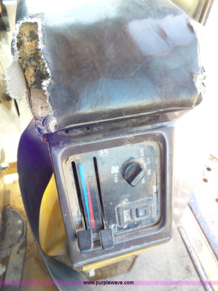 image for item L6854 1993 Komatsu WA450-2 wheel loader