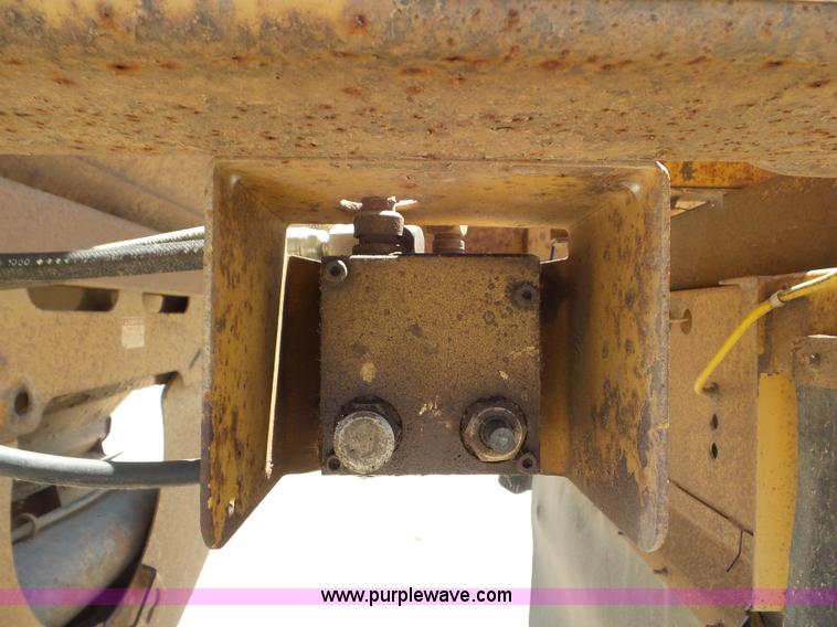 image for item L6855 1994 Midland bottom dump trailer