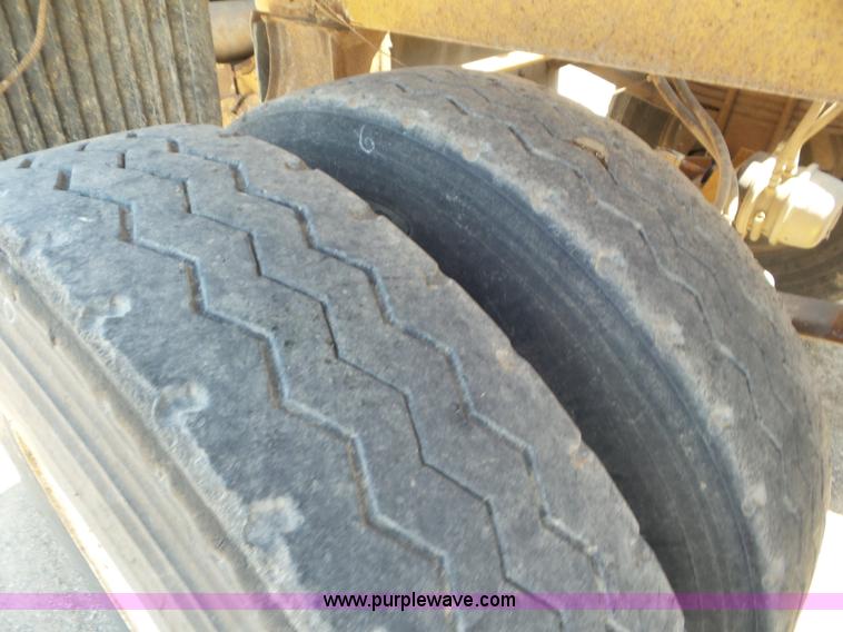 image for item L6855 1994 Midland bottom dump trailer