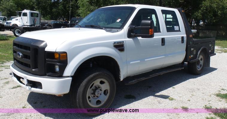image for item L7112 2008 Ford F350 Super Duty Crew Cab flatbed pickup truck