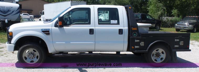 image for item L7112 2008 Ford F350 Super Duty Crew Cab flatbed pickup truck