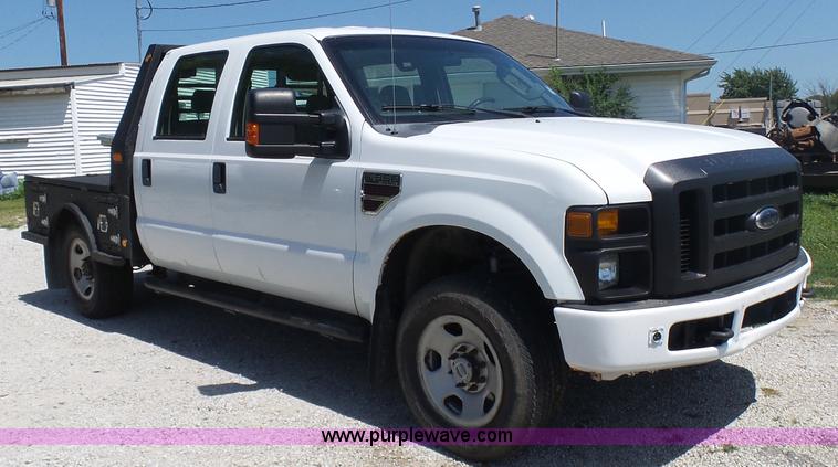 image for item L7112 2008 Ford F350 Super Duty Crew Cab flatbed pickup truck