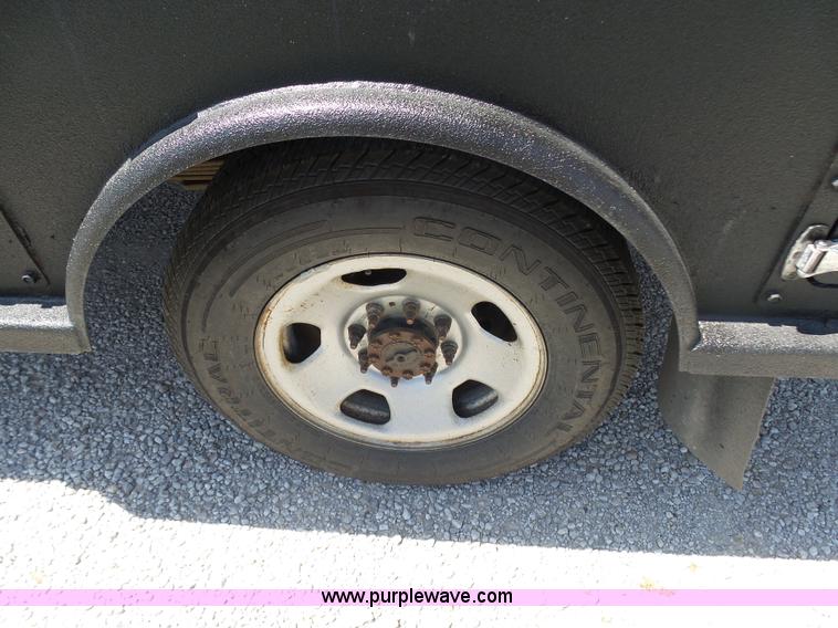 image for item L7112 2008 Ford F350 Super Duty Crew Cab flatbed pickup truck