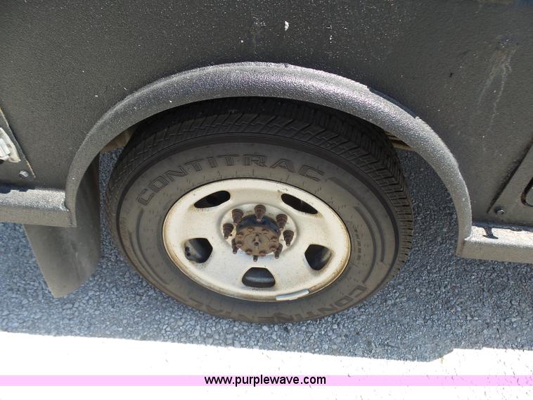 image for item L7112 2008 Ford F350 Super Duty Crew Cab flatbed pickup truck