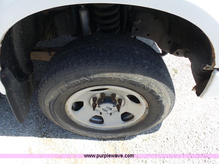 image for item L7112 2008 Ford F350 Super Duty Crew Cab flatbed pickup truck