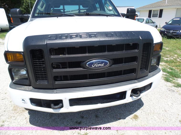 image for item L7112 2008 Ford F350 Super Duty Crew Cab flatbed pickup truck