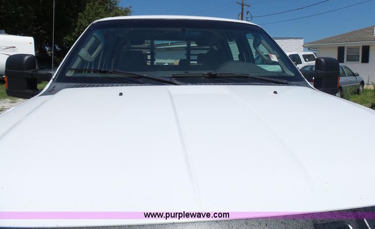 image for item L7112 2008 Ford F350 Super Duty Crew Cab flatbed pickup truck