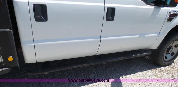 image for item L7112 2008 Ford F350 Super Duty Crew Cab flatbed pickup truck
