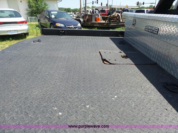 image for item L7112 2008 Ford F350 Super Duty Crew Cab flatbed pickup truck