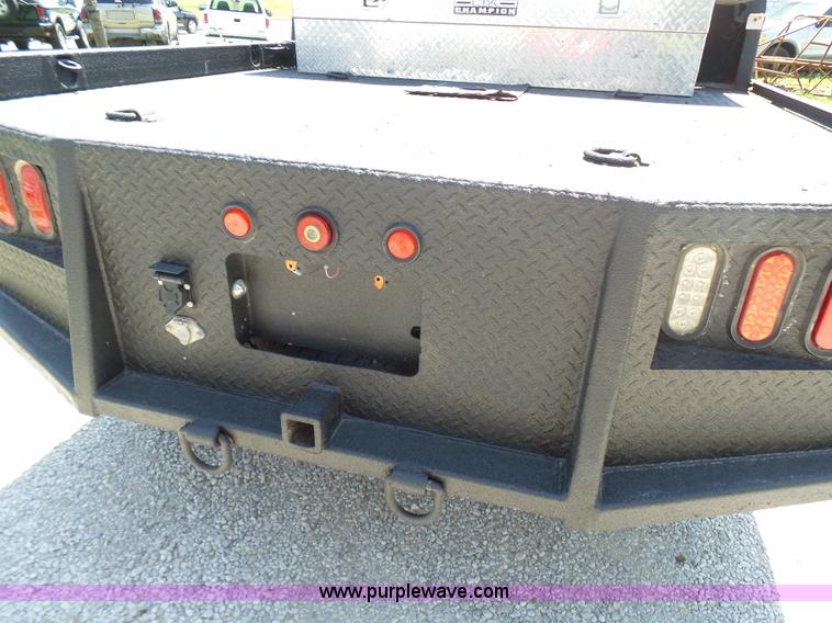 image for item L7112 2008 Ford F350 Super Duty Crew Cab flatbed pickup truck