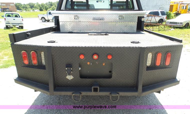 image for item L7112 2008 Ford F350 Super Duty Crew Cab flatbed pickup truck