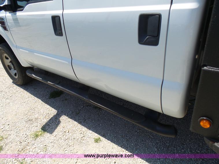 image for item L7112 2008 Ford F350 Super Duty Crew Cab flatbed pickup truck
