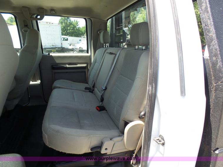 image for item L7112 2008 Ford F350 Super Duty Crew Cab flatbed pickup truck