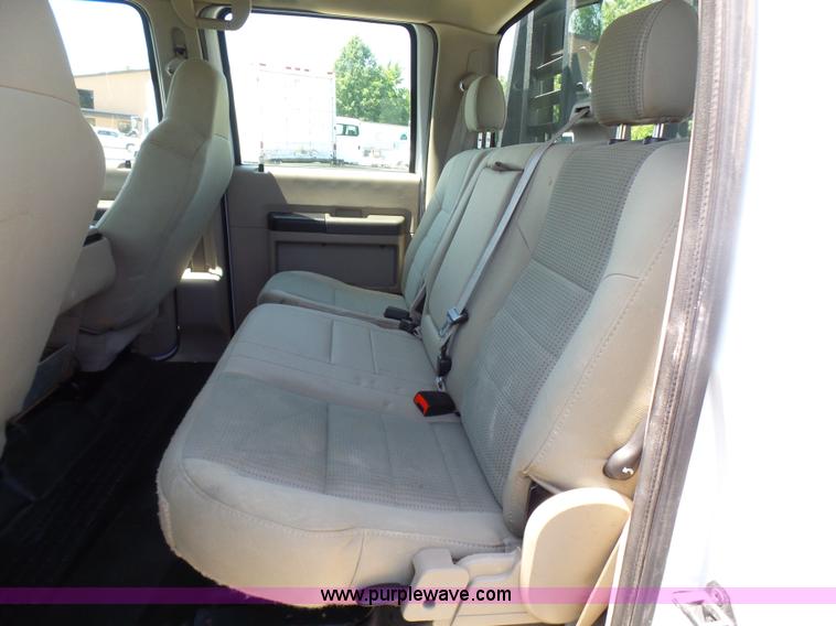 image for item L7112 2008 Ford F350 Super Duty Crew Cab flatbed pickup truck