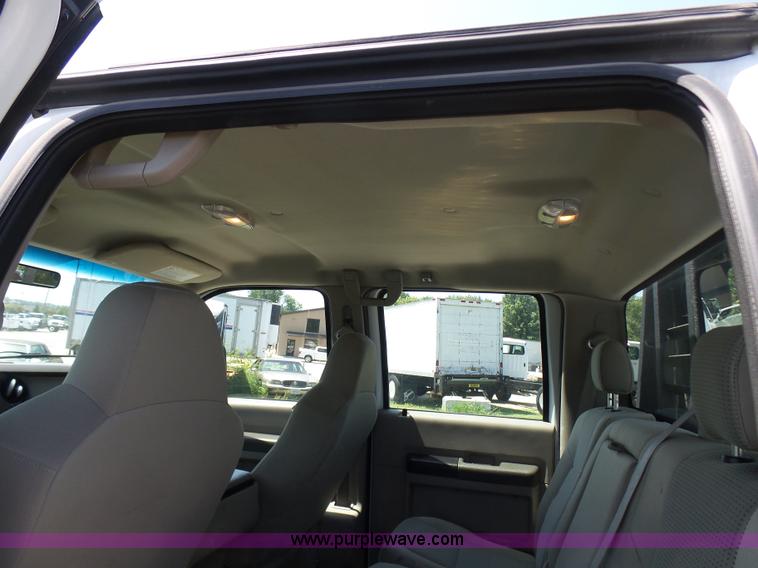 image for item L7112 2008 Ford F350 Super Duty Crew Cab flatbed pickup truck