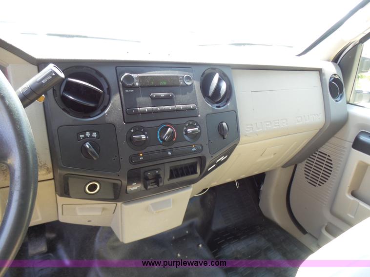 image for item L7112 2008 Ford F350 Super Duty Crew Cab flatbed pickup truck