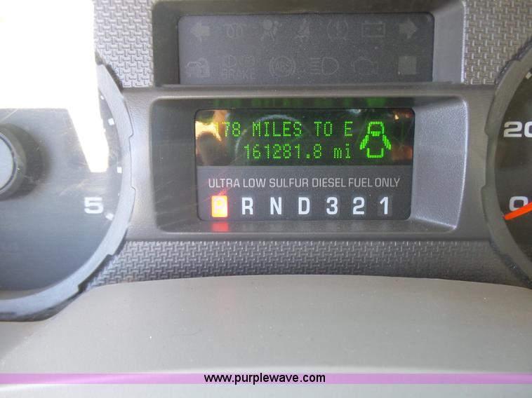 image for item L7112 2008 Ford F350 Super Duty Crew Cab flatbed pickup truck