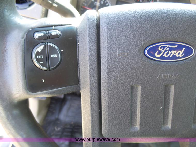 image for item L7112 2008 Ford F350 Super Duty Crew Cab flatbed pickup truck