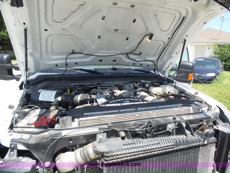 image for item L7112 2008 Ford F350 Super Duty Crew Cab flatbed pickup truck