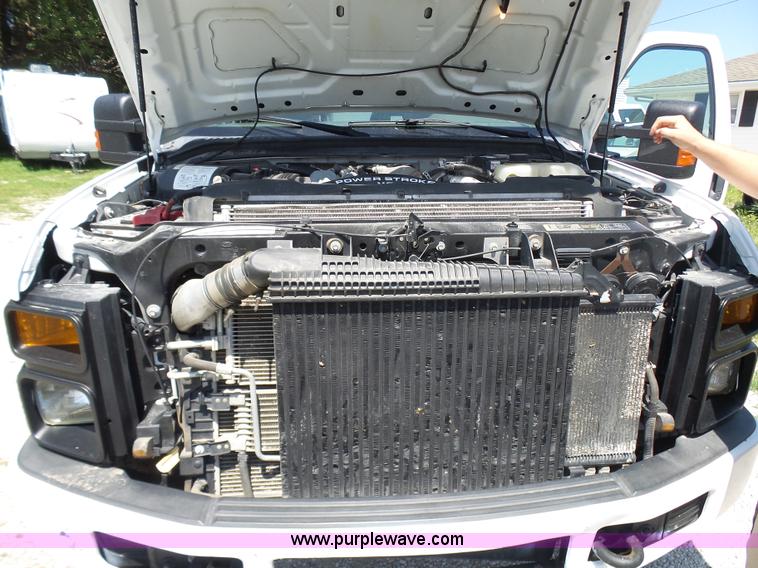 image for item L7112 2008 Ford F350 Super Duty Crew Cab flatbed pickup truck