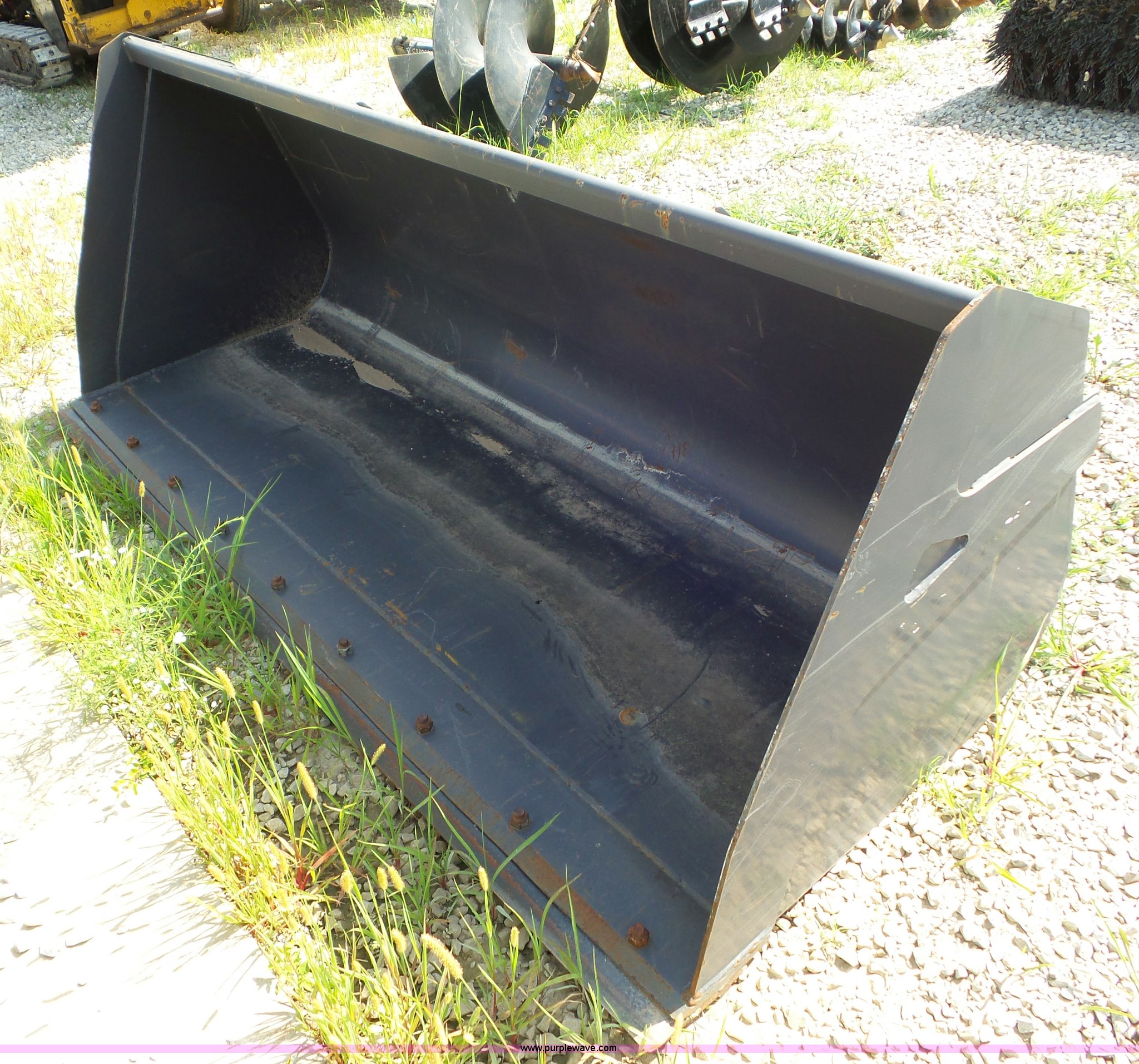 Bradco skid steer bucket in Olathe, KS Item CC9924 sold Purple Wave