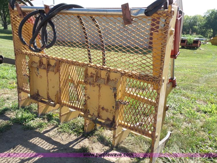 image for item BG9298 Skid steer grapple bucket