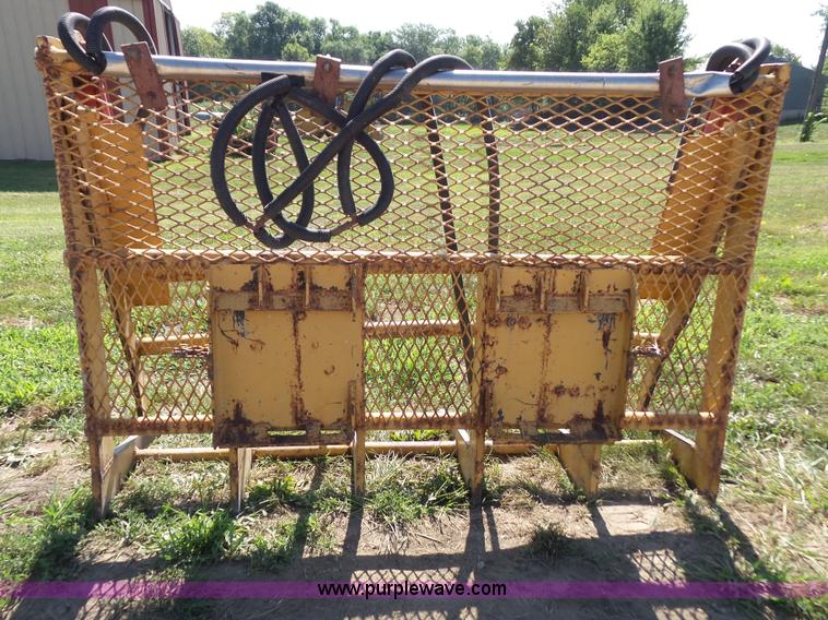 image for item BG9298 Skid steer grapple bucket