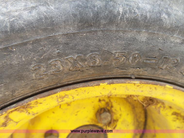 image for item BM9685 John Deere 4100 HST MFWD tractor