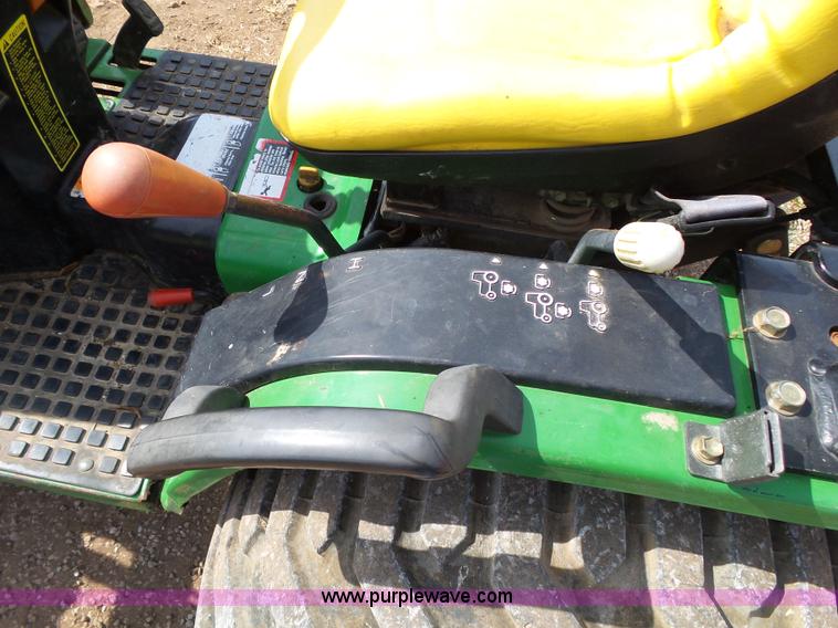 image for item BM9685 John Deere 4100 HST MFWD tractor