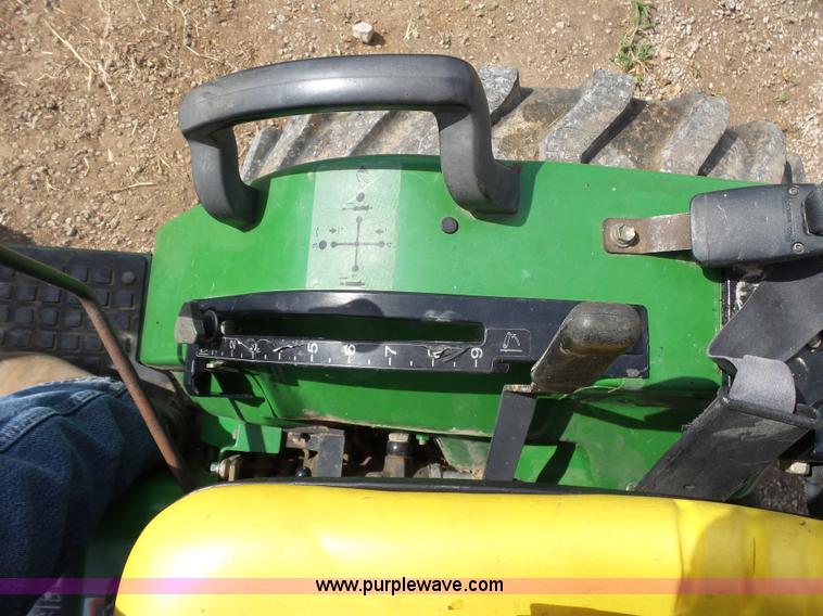 image for item BM9685 John Deere 4100 HST MFWD tractor