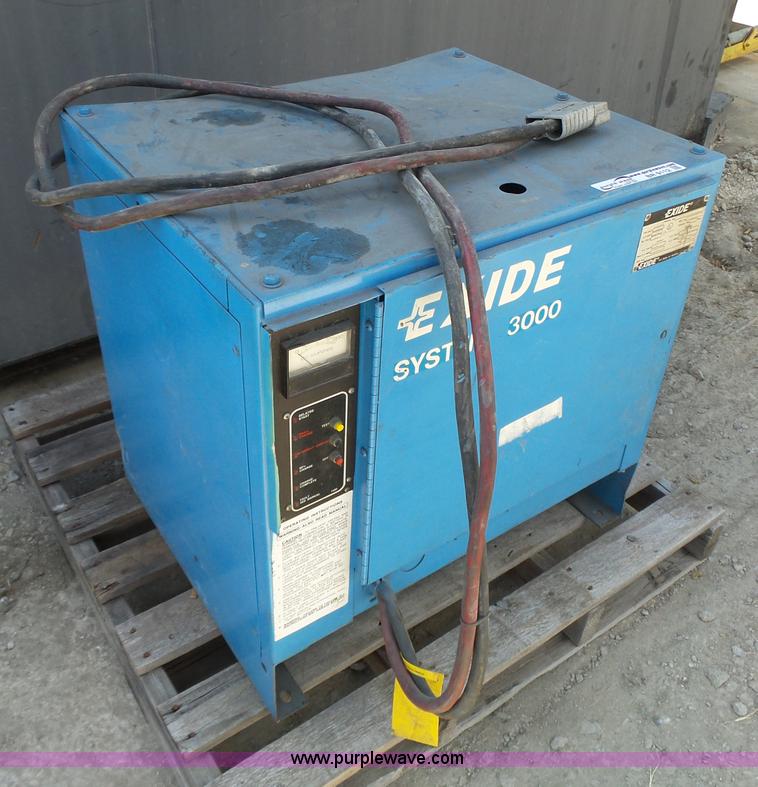 image for item BR9112 Exide 3000 battery charger