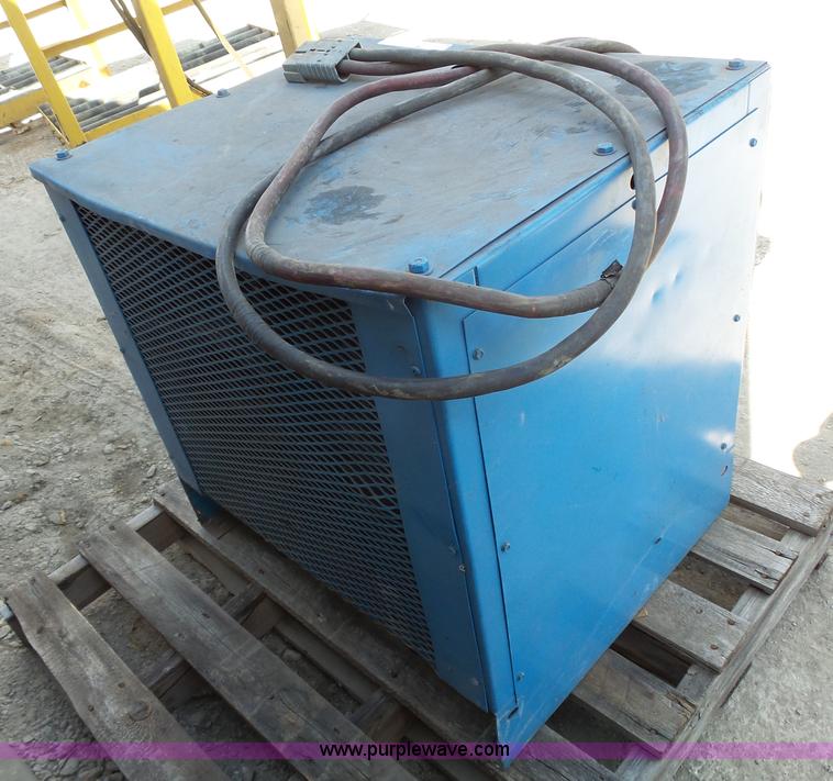 image for item BR9112 Exide 3000 battery charger